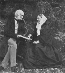 Florence Nightingale et Sir Harry Verney sur la pelouse de Claydon House, 1889