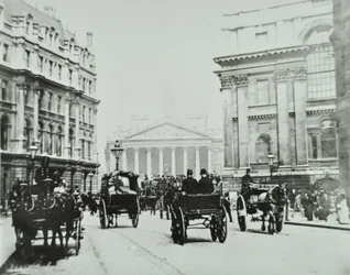 De Queen Victoria Street à Mansion House Street avec Royal Exchange, City de Londres, 1895