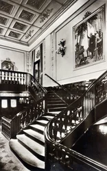 Grand escalier à bord du HMS Homeric