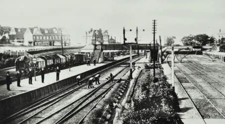 Gare de Grove Park : extérieur et quais, 1888