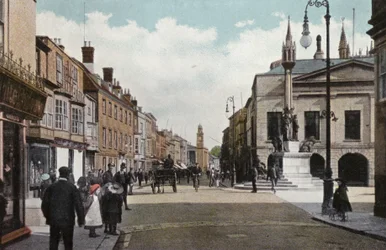 Rue Haute et Mémorial de la Reine Victoria, Newport