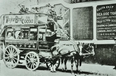 Omnibus à cheval avec passagers, 1899