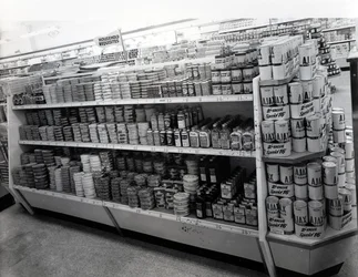 Allée des articles ménagers, magasin Woolworths, 1956