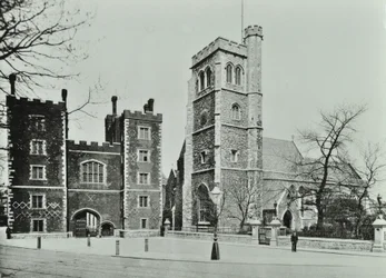 Lambeth Palace et Église Sainte-Marie, Lambeth Palace Road : portail et Église Sainte-Marie, 1890