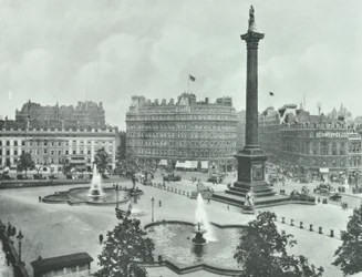 Colonne de Nelson, Trafalgar Square, Westminster : vue vers le sud-est, 1895