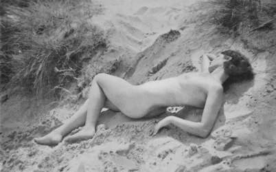 Le nudisme dans les années 1930 : "Dolce Far Niente" (photo n/b)