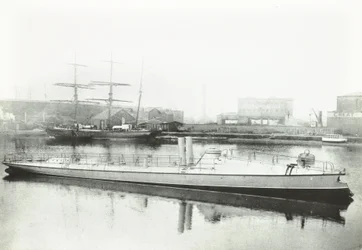 Un des trois torpilleurs construits pour le gouvernement portugais, Londres, 1881