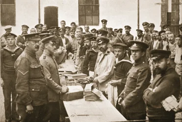 Colis arrivant de chez eux, Handforth, illustration de Prisonniers allemands en Grande-Bretagne