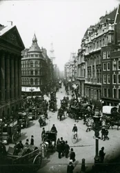 Grand-bi dans la circulation devant le Mansion House dans les années 1880