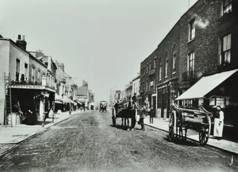 Putney High Street, vue vers le pont, 1885
