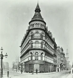 Queen Victoria Street, coin de Mansion House Street et Queen Victoria Street, Londres, 1880