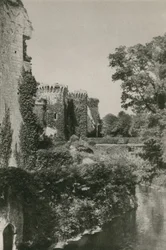 Château de Raglan, depuis le fossé
