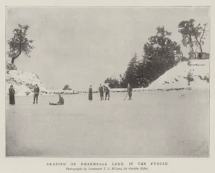 Patinage sur le lac Dharmsala, au Pendjab