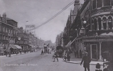 Stratford, High Street, avec le Borough Theatre