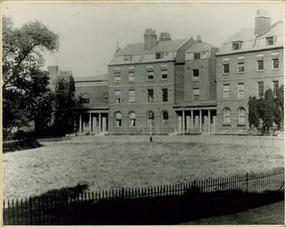 Le Paragon, New Kent Road