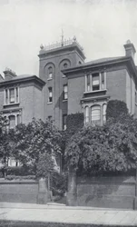 La résidence de Theodore Watts-Dunton et Algernon C Swinburne, The Pines, Putney (photo n/b)