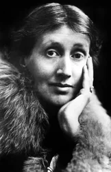 Virginia Woolf (1882-1941) romancière anglaise, vers 1930 (photo n/b)