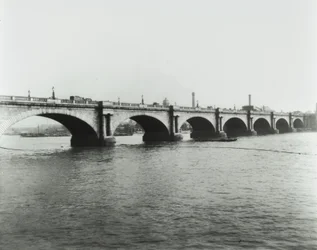 Pont de Waterloo : vue depuis la rive nord, 1895