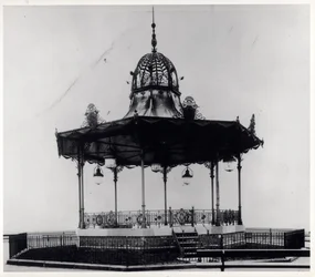 Kiosque à musique ornemental dans East End Park, Leeds