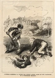 Un garçon pauvre presque enterré vivant par deux camarades dans un verger de maison de travail