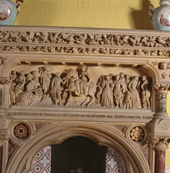 Cheminée sculptée dans le salon, représentant Élisabeth I accueillie par le comte de Hereford en 1591, 16ème siècle