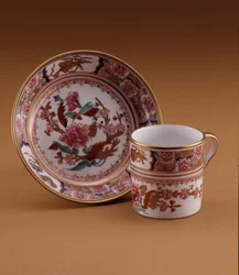Tasse à café de style chinois et soucoupe, Spode, Staffordshire, vers 1800