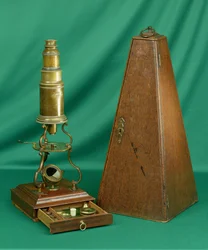 Microscope de type Culpeper, anglais, XVIIIe siècle (laiton)