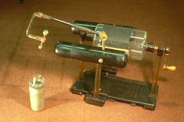 Machine électrostatique cylindrique, avec bocal de Leyde (acajou, laiton et verre)