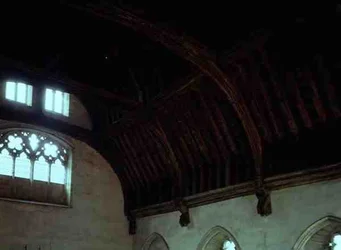 Détail du plafond dans la salle du Baron, construite en 1341 (photo)