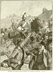 Dragons et Highlanders dispersant les émeutiers à Belfast