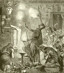 Roi égyptien adorant dans un temple