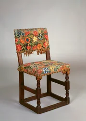 Chaise anglaise (bois de hêtre et travail de Turquie)