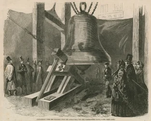 Expérience avec le marteau sur la grande cloche pour l