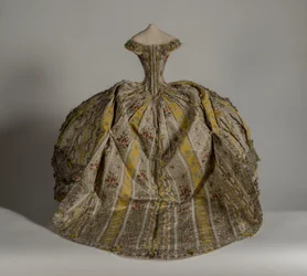 Manteau de poupée de mode