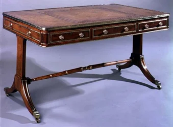 Table à écrire George III, début du 19e siècle (bois de rose)