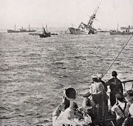 Le naufrage du HMS Majestic, 27 mai 1915, de 