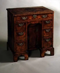Bureau à genoux, c.1710