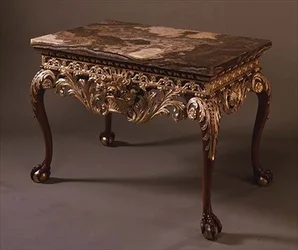 Table à dessus de marbre avec pieds en boule et griffes, c.1720 (dorure partielle et marbre)