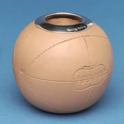Porte-allumettes en forme de ballon de football, Doulton & Co., Lambeth (céramique)