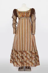 Une des deux robes assorties portées par deux sœurs au 