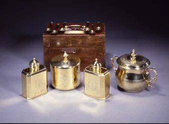 Paire de boîtes à thé et boîte à sucre de la reine Anne