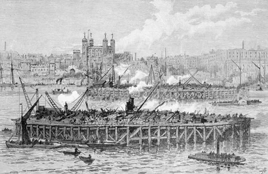 Progrès des travaux du Tower Bridge sur la Tamise