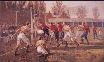 Écoliers jouant au football