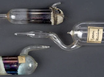 Tubes de décharge de Ramsay pour les gaz nobles