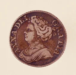 Groschen anglais en argent, règne de la reine Anne Stuart (Anne de Grande-Bretagne) (1665-1714) 1712. Diam. 2,5 cm Naples, musée archéologique