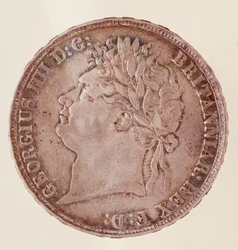 Couronne anglaise en argent, règne du roi George IV (1820-1830). Diam. 3,7 cm Naples, musée archéologique
