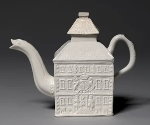 Théière, fabriquée à la manufacture de Staffordshire, Grande-Bretagne, modelée par Aaron Wood