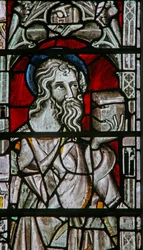 La fenêtre Est (Ew) représentant un apôtre (Saint Matthieu ?)