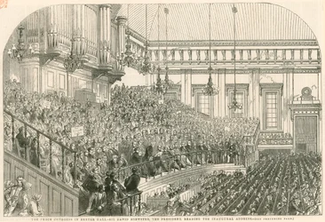 Le Congrès de la Paix à Exeter Hall, Sir David Brewster, le président, lisant le discours inaugural