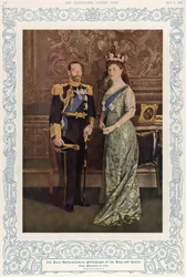 La première photographie en couleur naturelle du roi George V (1865-1936) et de la reine Mary (1867-1953) en 1914, reproduite dans The Illustrated London News, 4 mai 1935